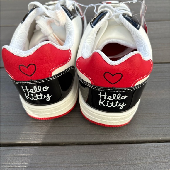 Sanrio Hello Kitty Hearts Prints White/Black/Red Court Sneakers Shoes 7, 8 - Picture 6 of 9